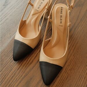 Anne Klein Tan and Black Pointed Heels